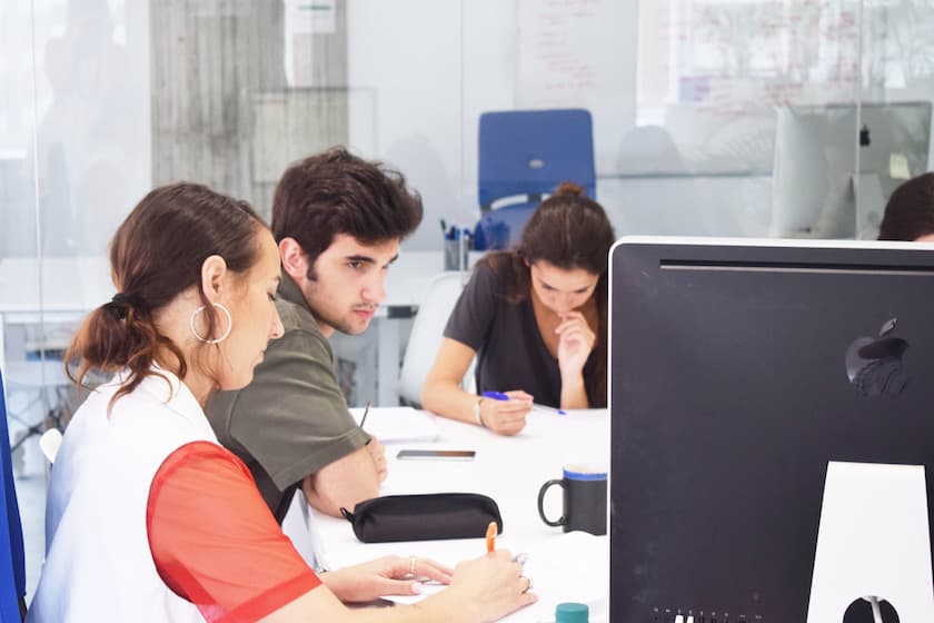 Grupo reducido de alumnos en clase IELTS · curso de IELTS en Madrid